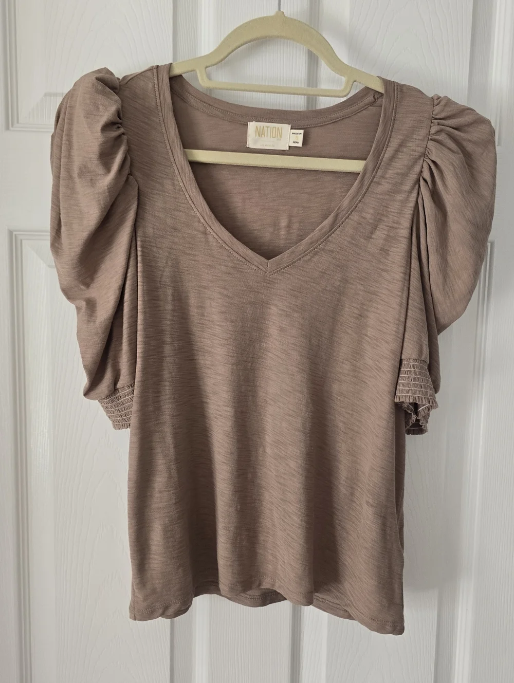 Nation Celine Puff Shoulder V Neck Neutral Taupe Tee Size Small - Picture 3 of 10